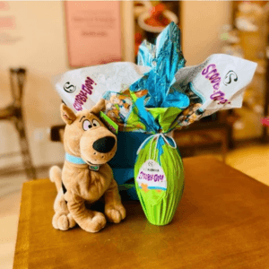 ovo de páscoa cacau show com estojo fofo pelúcia scooby doo 170g